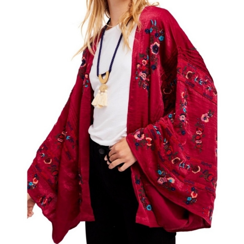 🍒NWT🍒 FREE PEOPLE EMBROIDERED KIMONO - Picture 2 of 5